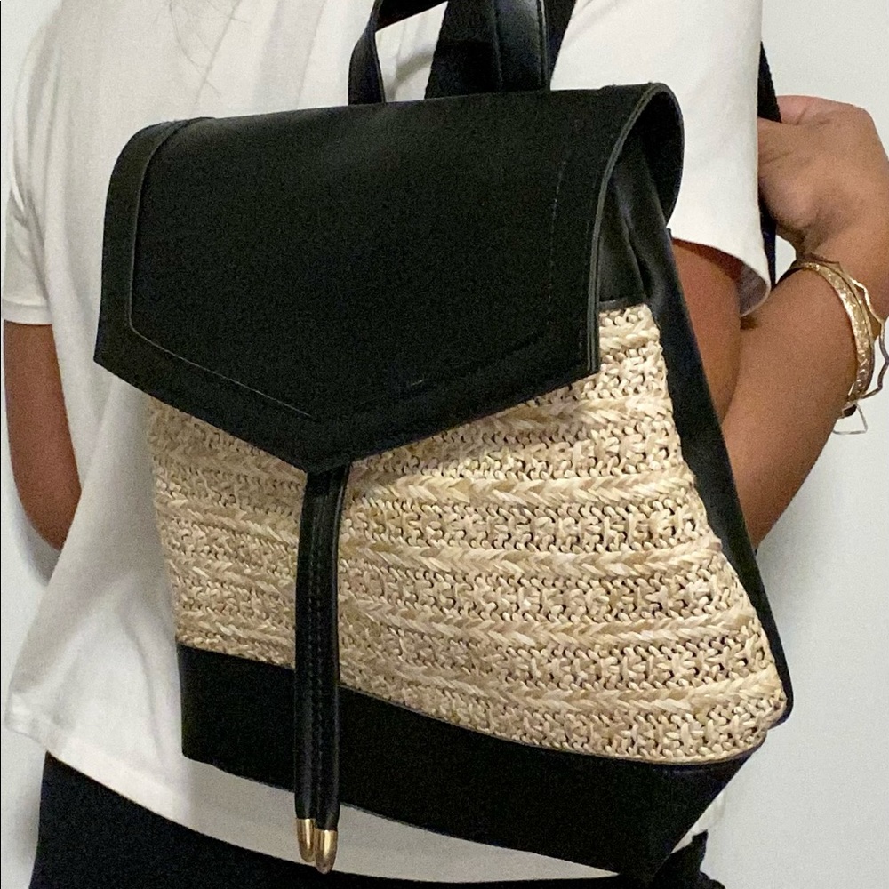 Drawstring Flap Straw Bag 2-tone